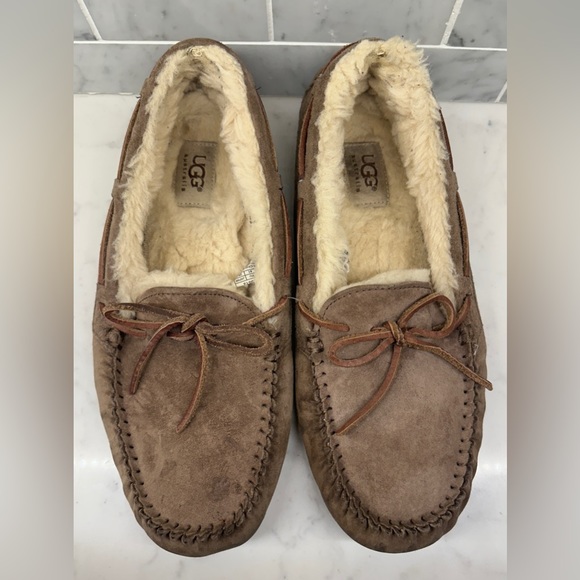 UGG Shoes - UGG Dakota Womens Slipper Size 10